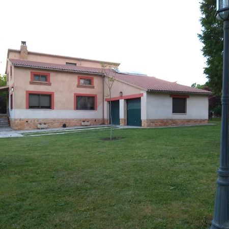 Casa Rural Las Tuyas En Segovia Palazuelos de Eresma Zewnętrze zdjęcie