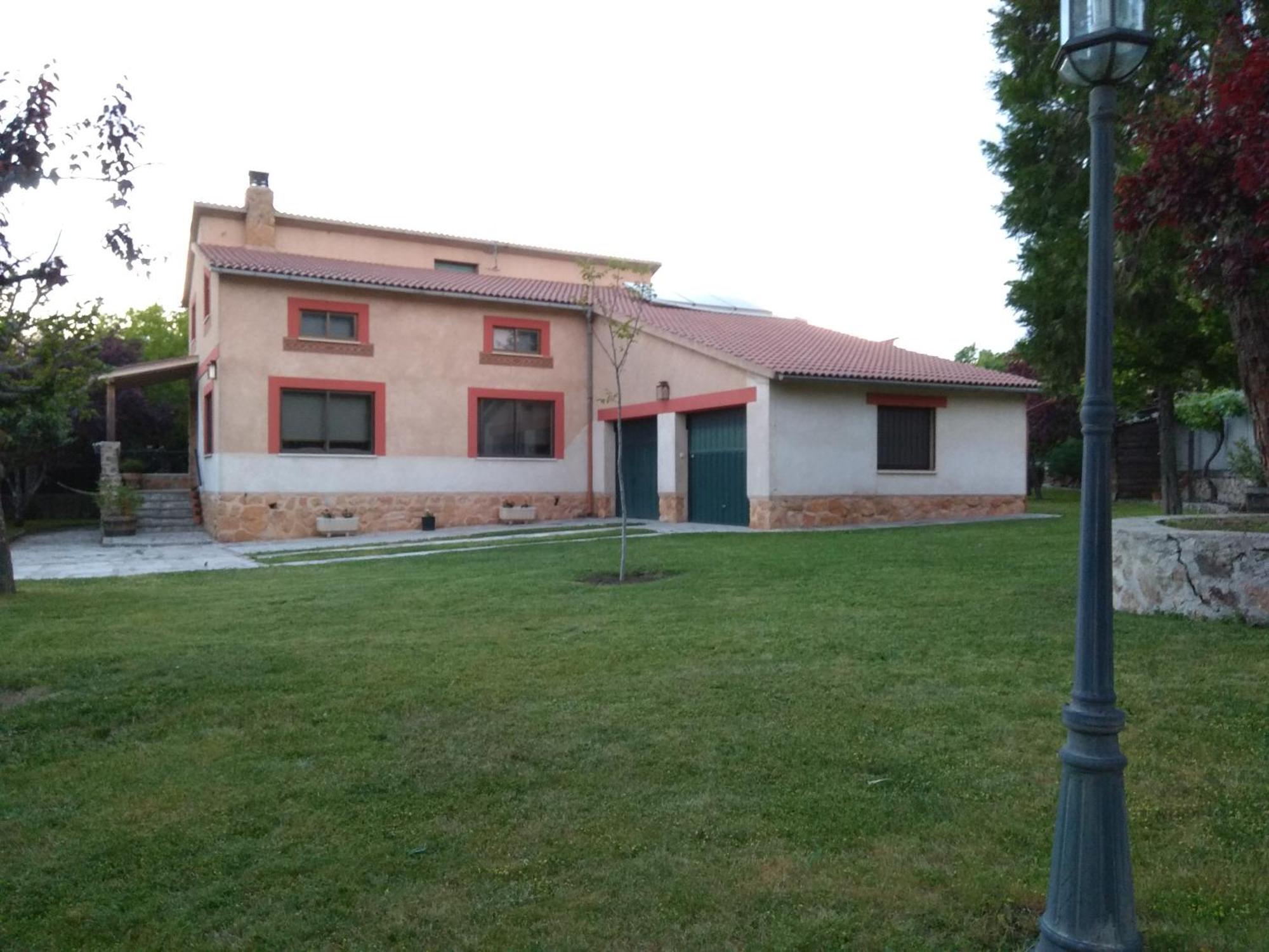 Casa Rural Las Tuyas En Segovia Palazuelos de Eresma Zewnętrze zdjęcie