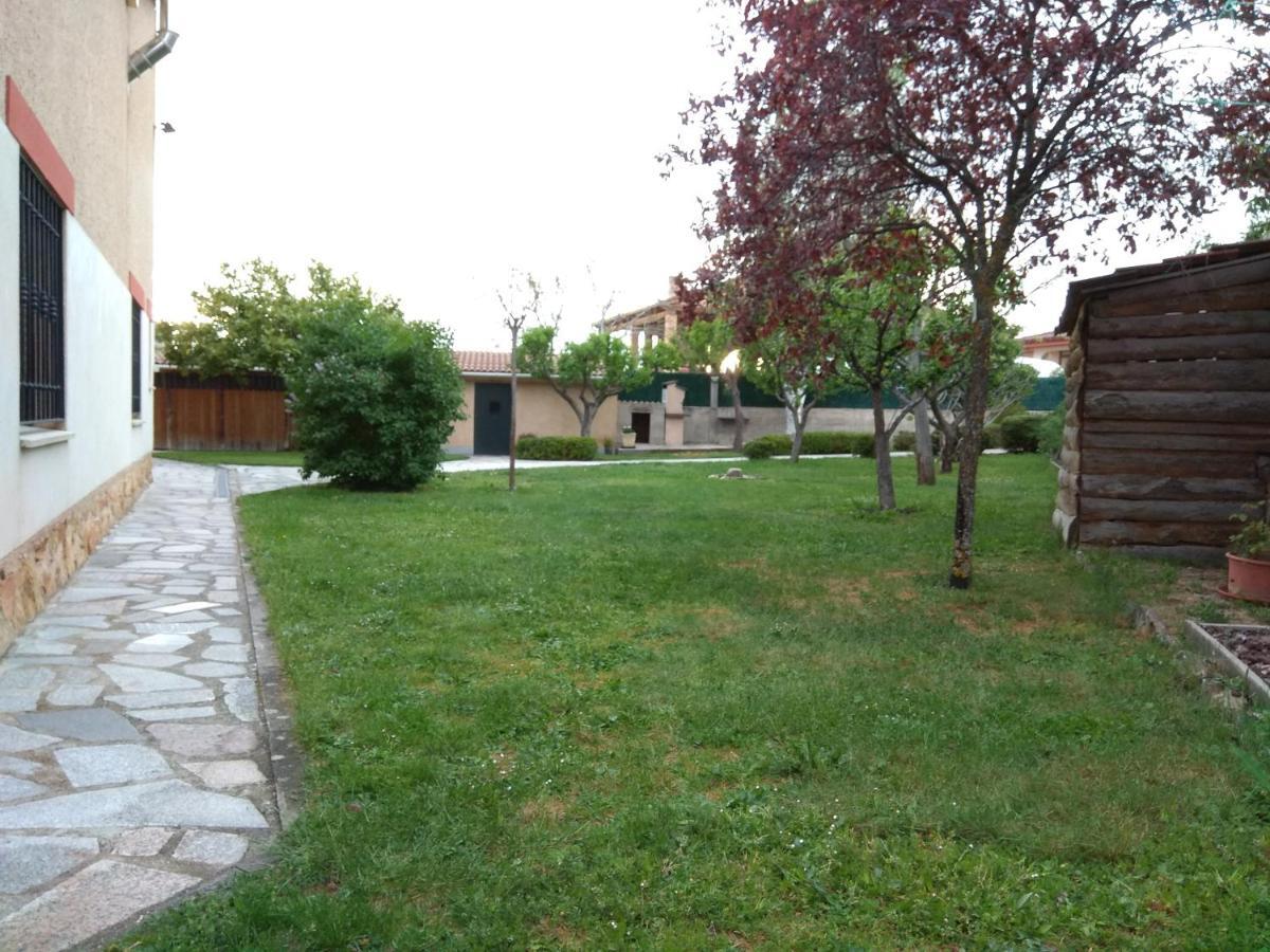 Casa Rural Las Tuyas En Segovia Palazuelos de Eresma Zewnętrze zdjęcie