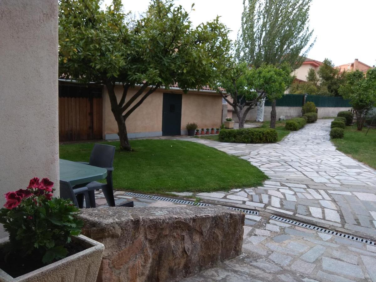 Casa Rural Las Tuyas En Segovia Palazuelos de Eresma Zewnętrze zdjęcie